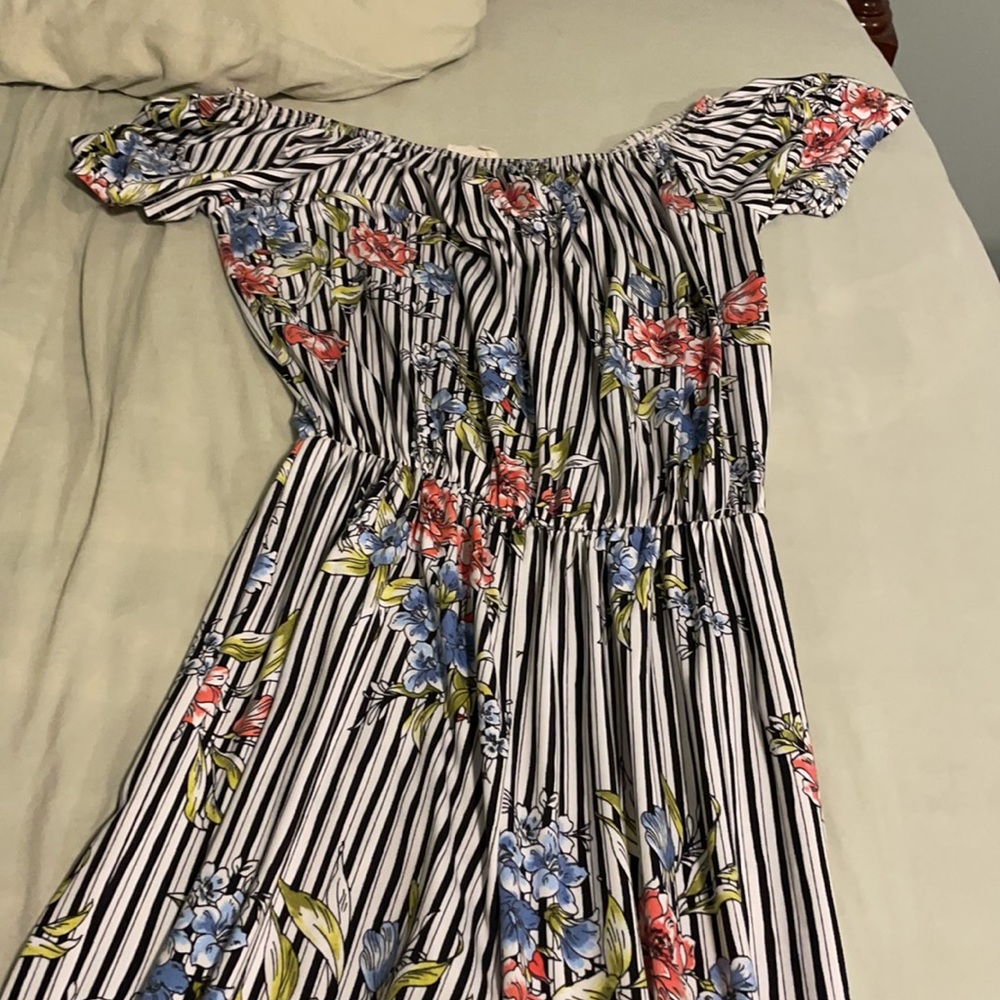 Fun romper! - Picture 2 of 3